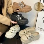 Women's platform sandals, platform slip-on high-heeled casual versatile sandals for summer, with closed toes.