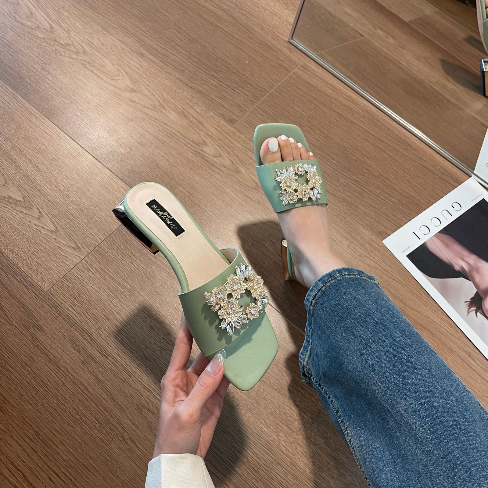 O1CN01gVhQeB1GtwlEtYAiG_!!2219215610681-0-cib Rhinestone square buckle ladies slippers flat bottom - Image 1