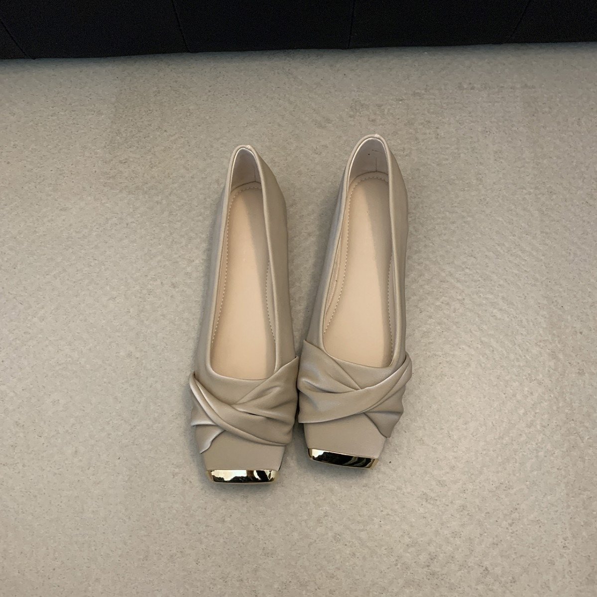 O1CN01uEfrms1YVoymAmSQI_!!2218110083065-0-cib Evening breeze soft flat shoes scoop shoes - Image 1