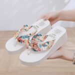 Light weight fashionable outdoor sandal