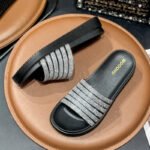 New style women's slippers with rhinestones, simple and unique design, suitable for outdoor and home wear - Image 2