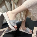 New style women's slippers with rhinestones, simple and unique design, suitable for outdoor and home wear - Image 5