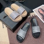 New style women's slippers with rhinestones, simple and unique design, suitable for outdoor and home wear - Image 6