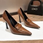 Brown retro pointed-toe stiletto heels,