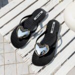 new style heart-shaped flip-flops for women, fashionable, non-slip, versatile, casual, beach sandals - Image 3