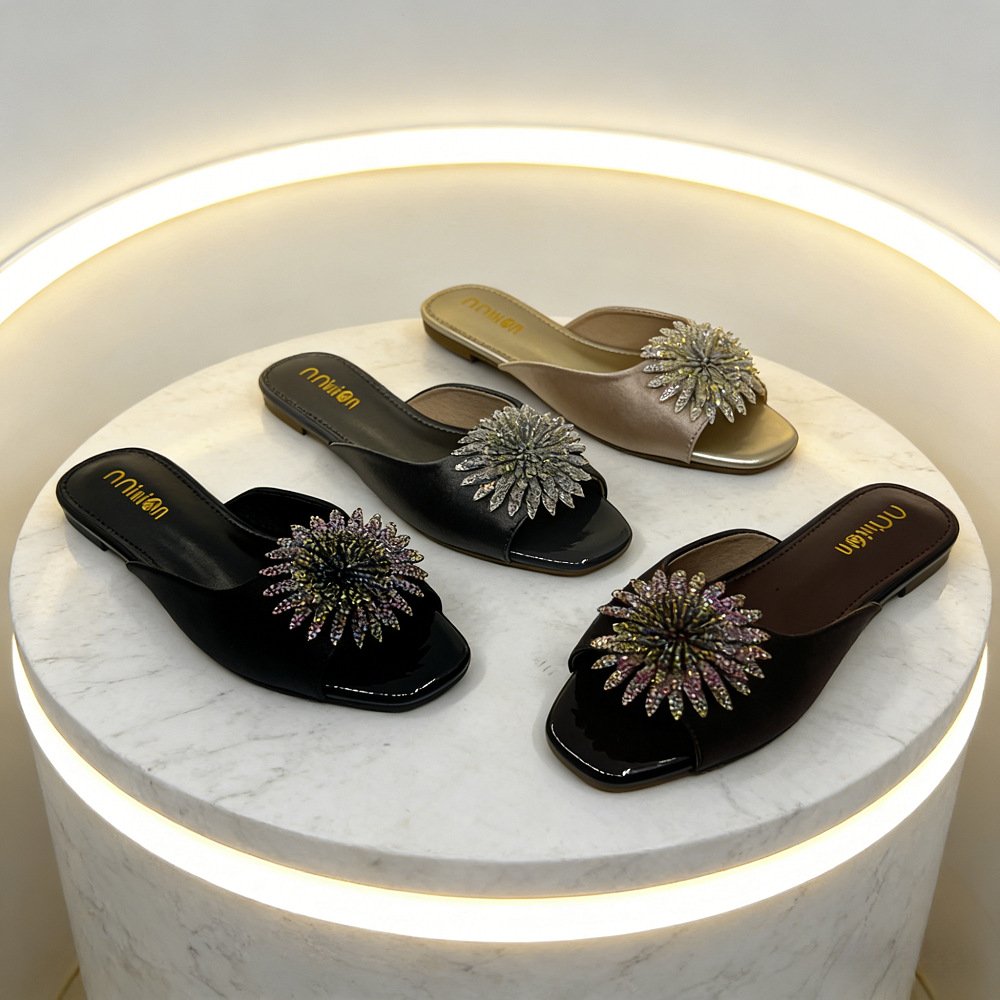 主图-1 SpringNew Style Rhinestone Flower Flat Slippers for Women, Versatile and Stylish Sandals - Image 1