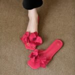 Casual single shoes, non-slip rubber sole.