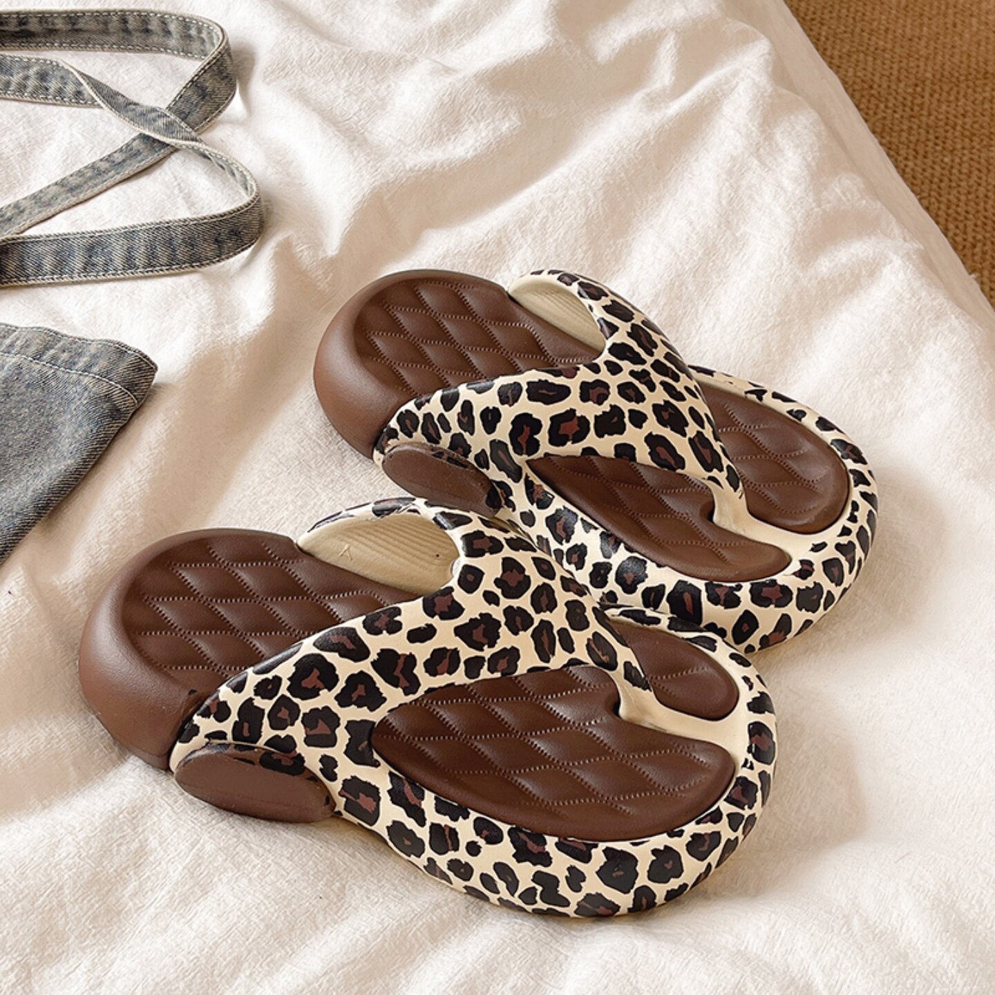 主图-2 Cute cat and leopard print flip-flops for women - Image 1